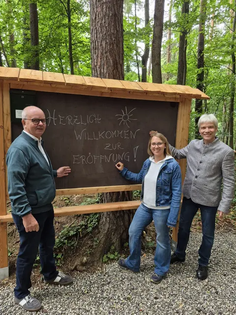 In Neuhaus wird gefeiert: Vizebürgermeister Josef Ungerböck, Geschäftsführende Gemeinderätin Veronika Mader und Bürgermeister Gerhard Leutgeb. | Foto: Marktgemeinde Weissenbach