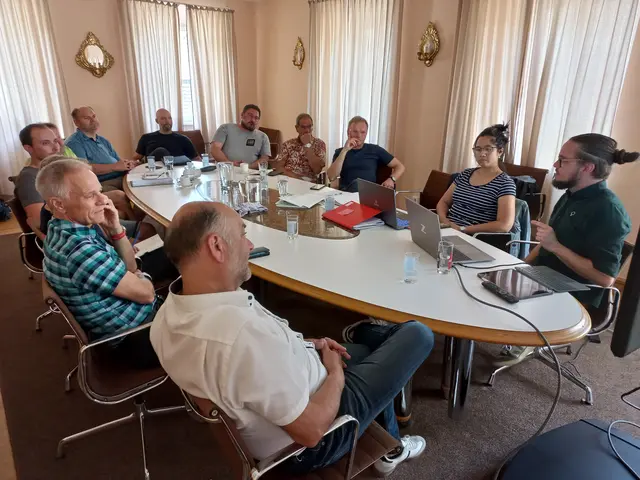 Bei der Planungsarbeit des Radkonzepts: Die Bürgermeister der Gemeinden Kematen in Tirol u. Unterperfuss sowie deren Sachbearbeiter (Bauamt, Umweltabteilung usw.), die Vertreter des Bürgermeisters von Völs
und Albuin Neuner (GF Regionalmanagement Innsbruck-Land) sowie die Experten Alexander Fritz und Christina Ngo von den Verkehrsingenieuren, Feldkirch | Foto: Regionalmanagement Innsbruck-Land