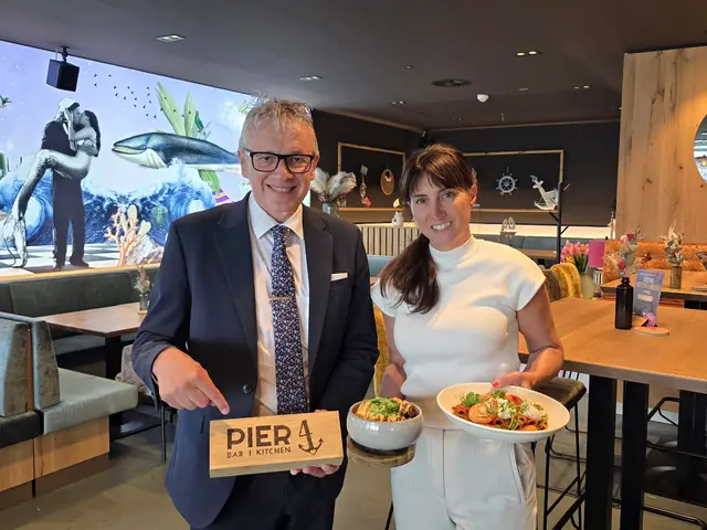 Doris Hinterleitner empfängt den Restauranttester August Teufl im Pier4 direkt an der Ybbser Donaulände. | Foto: Werner Schrittwieser