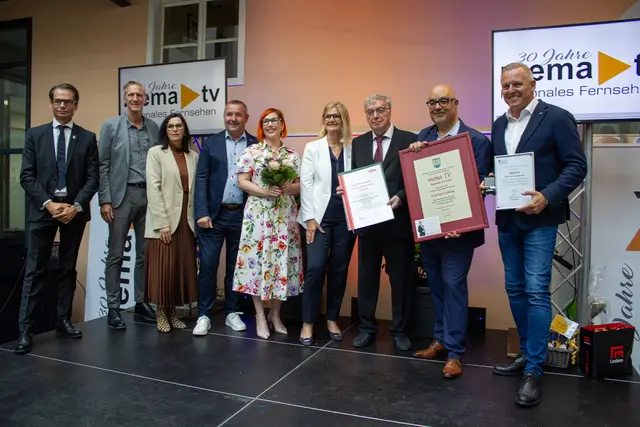 Gründer Bruno Rabl, Geschäftsführer und Inhaber Wolfgang Sorger mit seiner Frau Sonja, Landeshauptmann Mario Kunasek, Landtagsabgeordnete Conny Izzo, die Bürgermeister Susanne Kaltenegger und Matthäus Bachernegg, Thomas Marichhofer und Oliver Zeisberger von der WKO. | Foto: mema