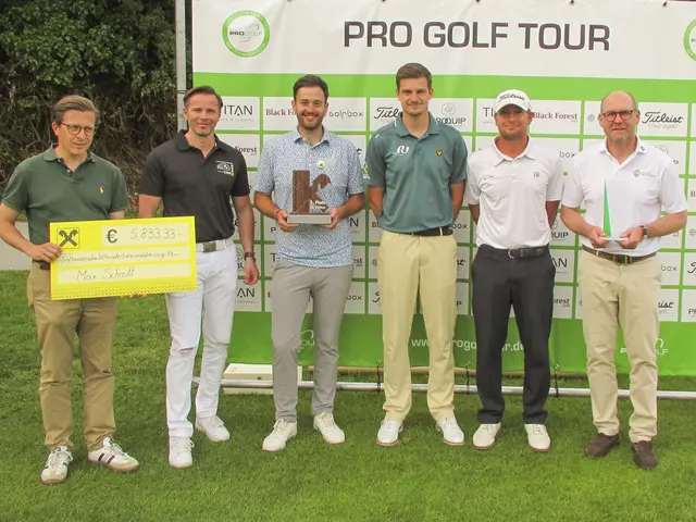 Björn Zaksek, Andreas Gloimüller, Max Schmitt, Yente Van Doren, Claude Churchward und Jochen Wernicke. | Foto: Raiffeisenbank