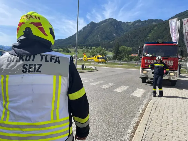 Einsatzkräfte am Parkplatz