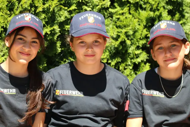 FF - Jugend aus Schützen zu Gast in Winden: Asiri, Sophia und Lina  | Foto: Eduard Wimmer