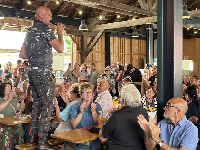 Viel Begeisterung beim Live Auftritt von Udo Wenders  | Foto: Brigitte Gady