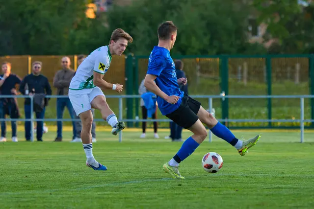 Sebastian Hofbauer (li.) erzielte den Ausgleichstreffer. | Foto: ONEshot sportimages/ Manuel Handlfinger