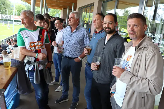 Die Elite auf der Tribüne | Foto: Gerhard Langmann