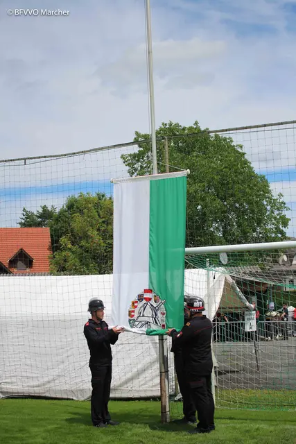Zu Beginn des Bewerbes wurde die Bewerbsflagge gehisst | Foto: BFVVO Marcher