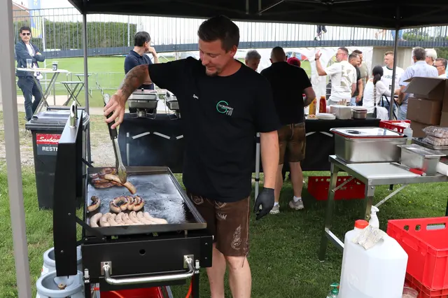Der Grillmeister in Aktion | Foto: Gerhard Langmann
