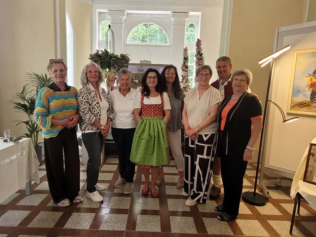 von links: Rudolfine Hanbauer, Roswitha Bernegger, Kornelia Haselsteiner, Bürgermeisterin Daniela Chimani, Vizebürgermeisterin Maria Riegl, Ursula Haubner, Vizebürgermeister Gerhard Reitspies, Brigitta Hirsch