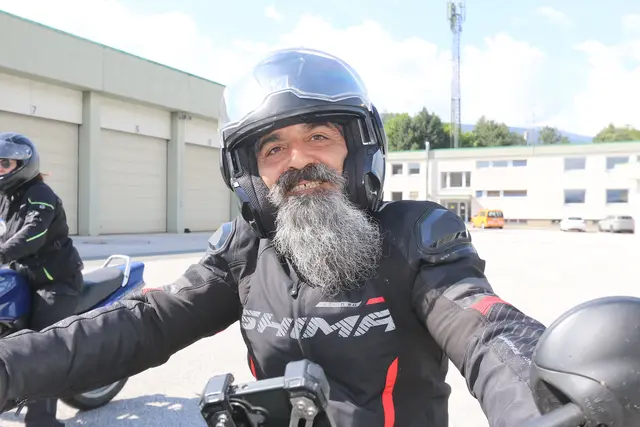 Aus Innsbruck, Bartträger Biker Ercan Bilici.