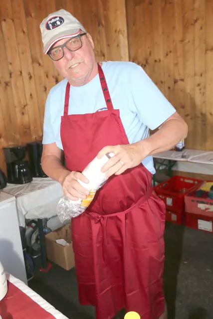 "Chefkoch" Michael Pletzenauer sorgte für das leibliche Wohl der Teilnehmer:Innen.