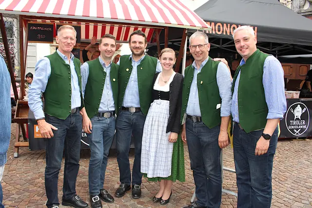 Die Selberbrennt’n: Markus, Simon, Florian, Theresa, Manfred und Stefan