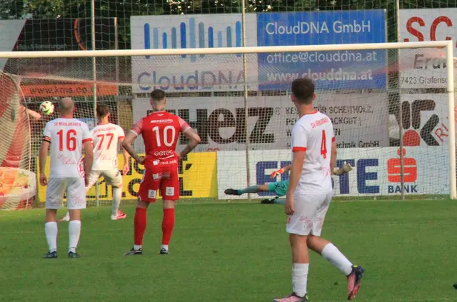 2:1 für Mühlgraben nach einem Elfmeter durch Bendeguz Szinay (85.). | Foto: Peter Seper