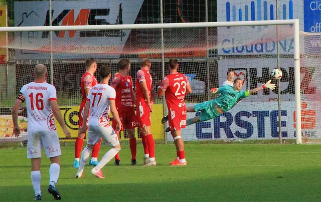 MIt dieser Glanzparade hielt Anreas Diridl Pinkafeld noch im Spiel - gegen den Strafstoß von Bendeguz Szinay zum 1:2 war er machtlos (85). | Foto: Peter Seper