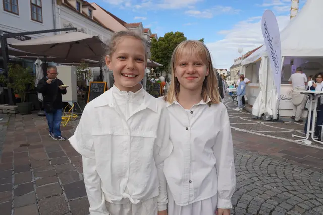 Ella und Zora waren bei der Eröffnung mit dabei. | Foto: Jennifer Flechl / MeinBezirk
