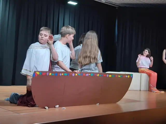 Auf seiner Fahrt mit Odysseus begegnen sie den Sirenen, von denen sie sich jedoch nicht in die Falle locken lassen. | Foto: BG/BRG Perchtoldsdorf