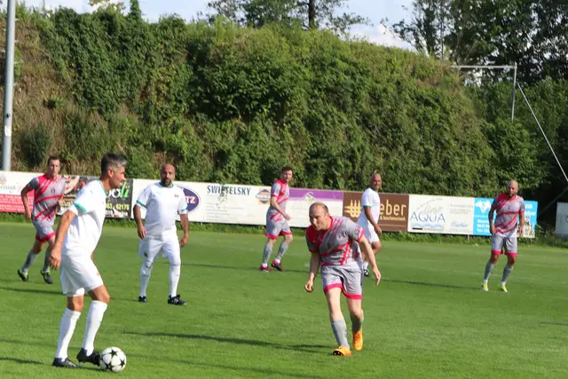 Der Blick auf den nächsten Mitspieler gerichtet | Foto: Gerhard Langmann