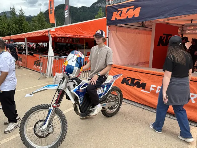 Johannes Wibmer mit Bike