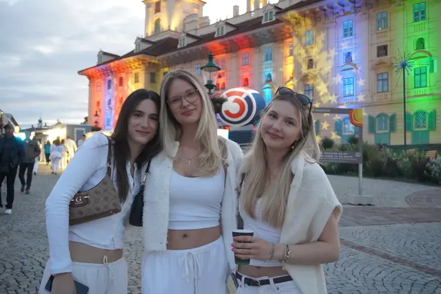 Tausende feierten eine weiße Partynacht in der Innenstadt