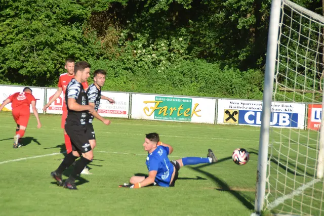 Das entscheidende Tor zum 3:1-Erfolg fiel in 82. Minute. Damit wurde gleichzeitig auch der Aufstieg in die 2. Liga Süd besiegelt.  | Foto: Elisabeth Kloiber/MeinBezirk