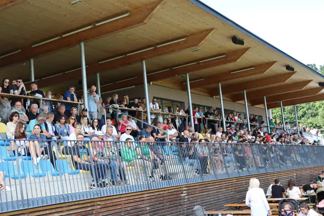 Zufriedene Gesichter auf der Tribüne | Foto: Gerhard Langmann