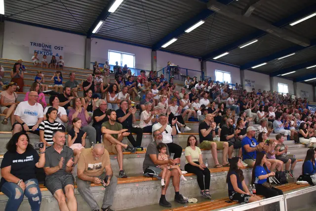 Auch bei der Abschlussfeier kamen viele Fans. | Foto: MeinBezirk/Michael Strini
