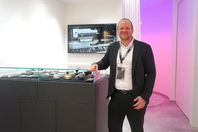 Seit sechs Jahren führt Michael Paukowits die Firma Kiteo Licht GmbH als Geschäftsführer.  | Foto: Elisabeth Kloiber