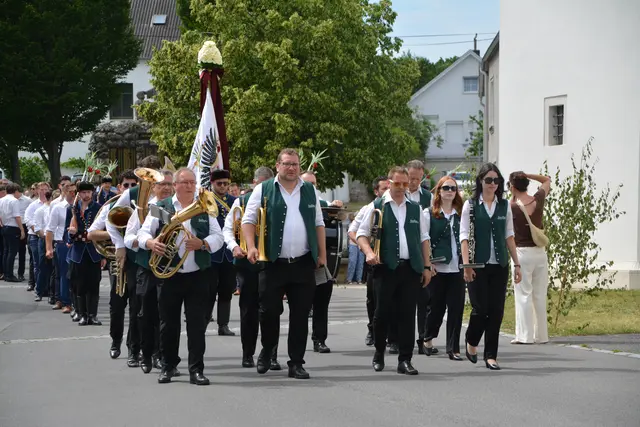 Musikalische Begleitung durch Alex Kirnbauer und die Kreutzer Hochzeitspartie sorgte für die passende Feststimmung. | Foto: MeinBezirk/Rosenberger Victoria