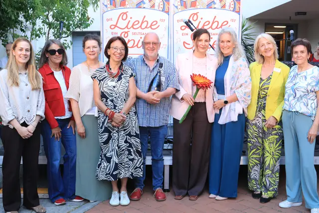 Das Team der Beratungsstelle Poysdorf: Praktikantin Victoria Dietmaier-Kerbl, Karin Ullmann, Manuela Herold, Annemarie Brandstötter, Rudi Weiß, Sandra Moun, Marion Ruzicka-Stingl, Katharina Harmer und Michaela Kerbl. | Foto: Weiß
