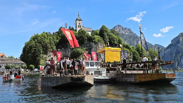 Traunkirchen feiert eindrucksvolle Seeprozession auf dem See