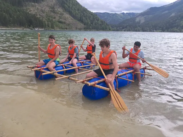Am Erlaufsee stand gemeinsamer Floßbau auf dem Programm. | Foto: Mittelschule Hollabrunn