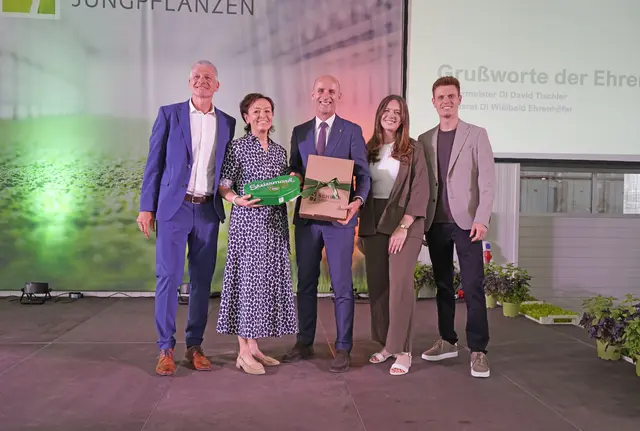 Scherr Jungpflanzen lud zur großen Eröffnung
