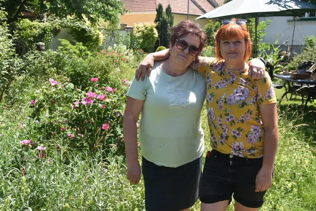 Ingrid Hagl und Romana Fischer genossen strahlenden Sonnenschein. | Foto: Michaela Müller