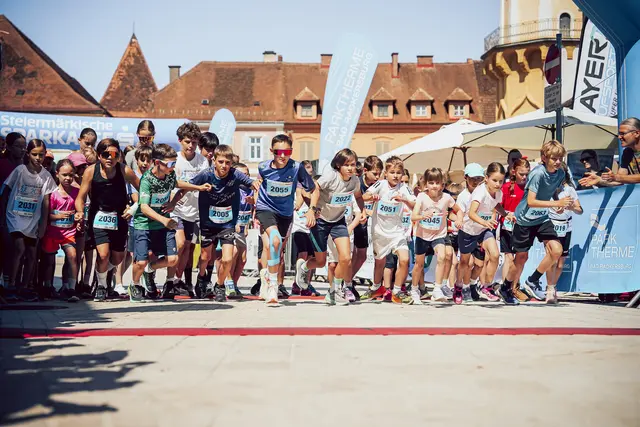 Auf die Plätze, fertig, los: Am Wüstenlauf in Bad Radkersburg nahmen auch die Kids teil.