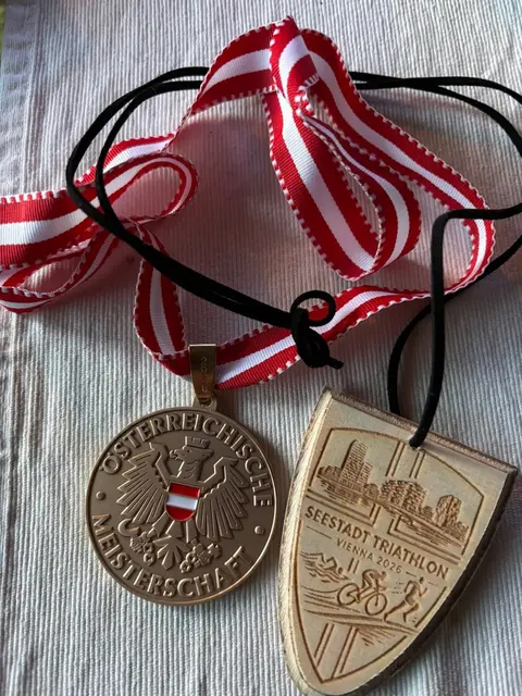Die Goldmedaille des österreichischen Meisters Andreas Tischler.  | Foto: KSV/TriTeam