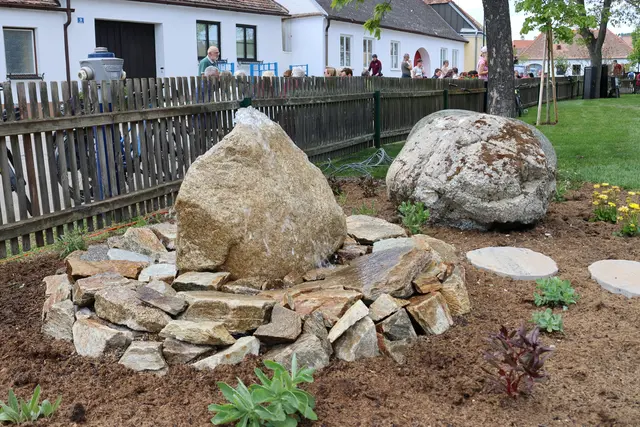 Neu gestaltete Wohlfühloase mit Quellstein  | Foto: Wolfgang Hanousek 