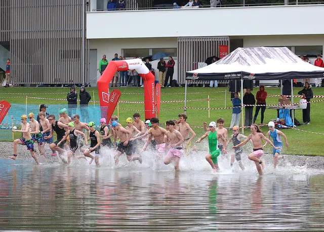 Starkes Teilnehmerfeld beim Schulsportbewerb "Aquathlon Kirc