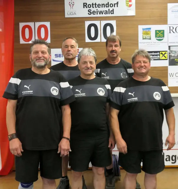 Die Mannen aus Rottendorf behalten ihre weiße Weste und sichern sich als Gruppensieger das Heimrecht im Viertelfinale. | Foto: EV Rottendorf