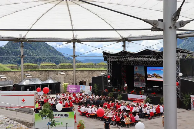 Mit einer großen Jubiläumsfeier zelebrierte das Rote Kreuz Kufstein 90 Jahre Einsatz für die Region. | Foto: Martina Obertimpfler 