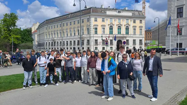 PTS-Schüler aus Aigen-Schlägl zu Besuch im Bundeskanzleramt