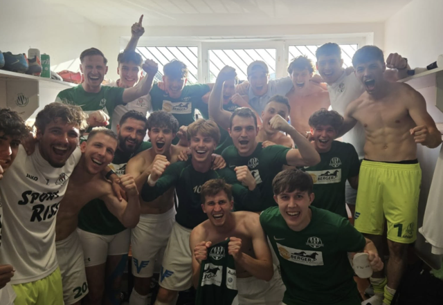 Jubel über den Klassenerhalt. Der "Ligadino" Eggenburg spielt auch nächste Saison 2. Landesliga West. | Foto: Markus Kahrer