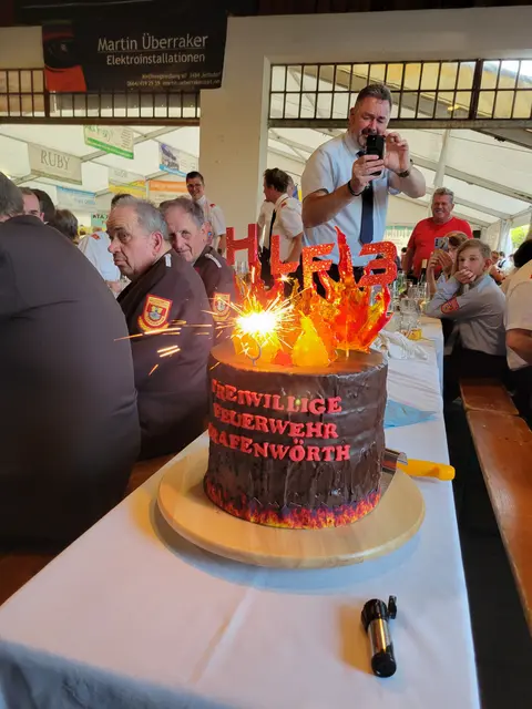 Noch eine ganz besondere Torte gab es bei der Segnung. | Foto: FF Grafenwörth/Ploiner