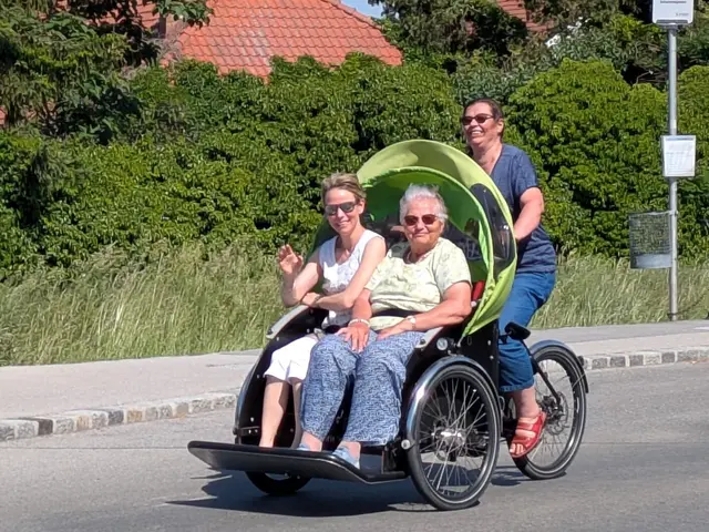 Fahrradrikscha bringt neuen Schwung ins Betreute Wohnen in Wolkersdorf