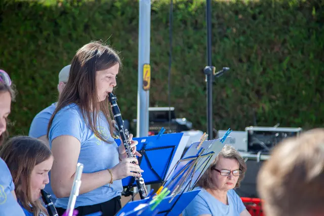 Der Eröffnungstag begann mit einer Feldmesse, die von der Gruppe Music4You aus Bernhardsthal musikalisch umrahmt wurde. | Foto: noezsv
