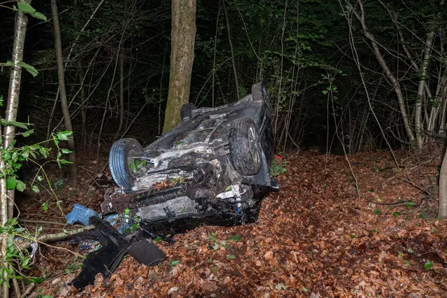 Ein schwerer Verkehrsunfall auf der B120 Scharnsteinerstraße beschäftigte die Einsatzkräfte der Feuerwehr Steinfelden über zwei Tage hinweg.  | Foto: Team Fotokerschi