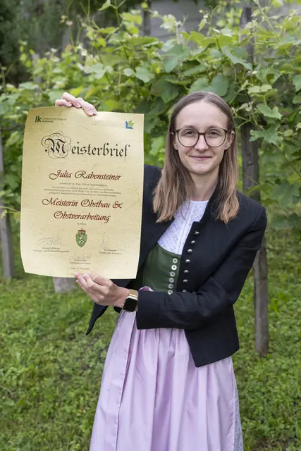 Julia Rabensteiner vom Betrieb Farmer-Rabensteiner aus Bad Gams wurde als „Meisterin des Jahres“ in der Sparte „Obstbau &amp; Obstverarbeitung“ geehrt. | Foto: © LFA/Danner