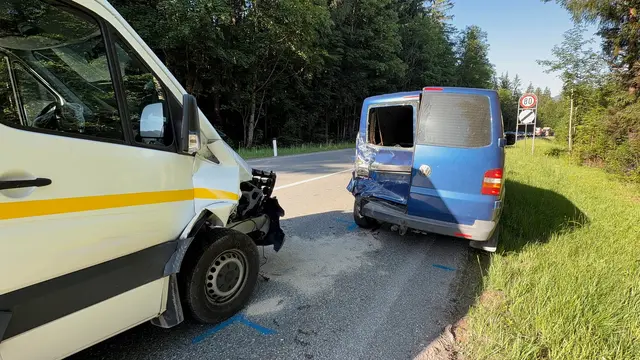 Rettungseinsatz nach Crash mit mehreren Fahrzeugen in Waidring