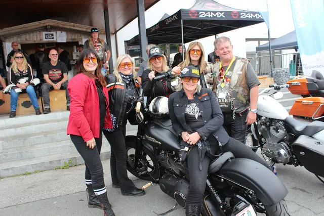 Der Präsident in seinem Element - mit 5 Biker Mädels aus der Steiermark. | Foto: Mühlberger