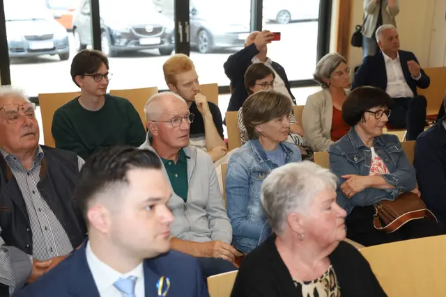 Die Besucherinnen und Besucher der Veranstaltung lauschten den Ausführungen des Botschafters.