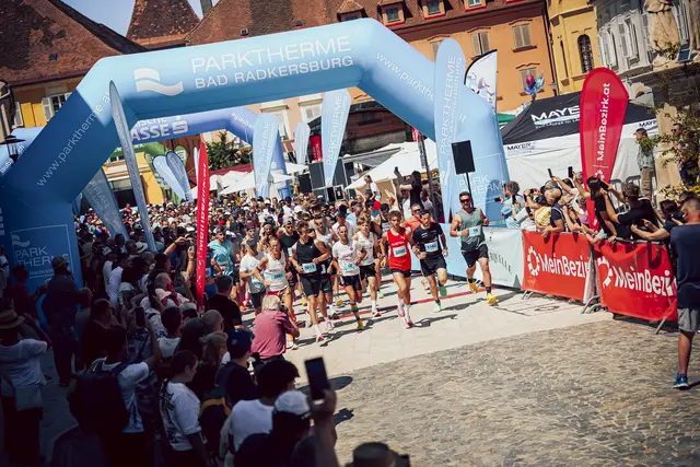 Der sieben Kilometer lange Rundkurs des Wüstenlaufs führte durch die Altstadt von Bad Radkersburg.